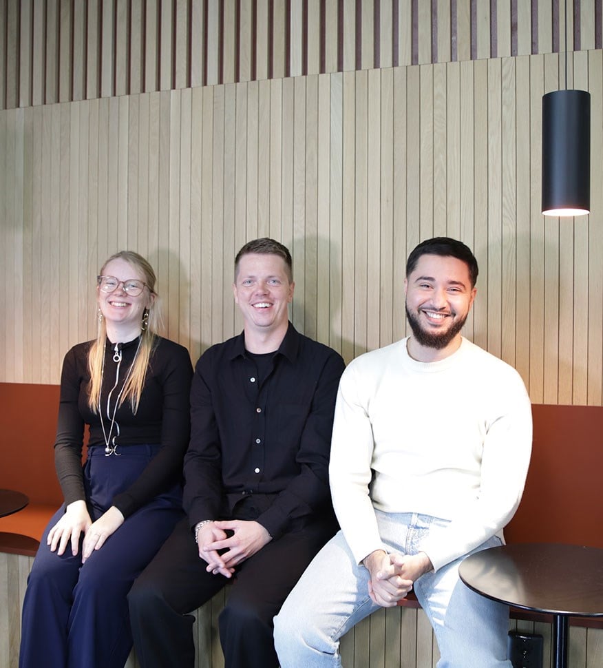 På bild: Josefin Ulfenborg, Adam Hagevall och Sami AI-Khishali från Aimo Partner Integration Team.